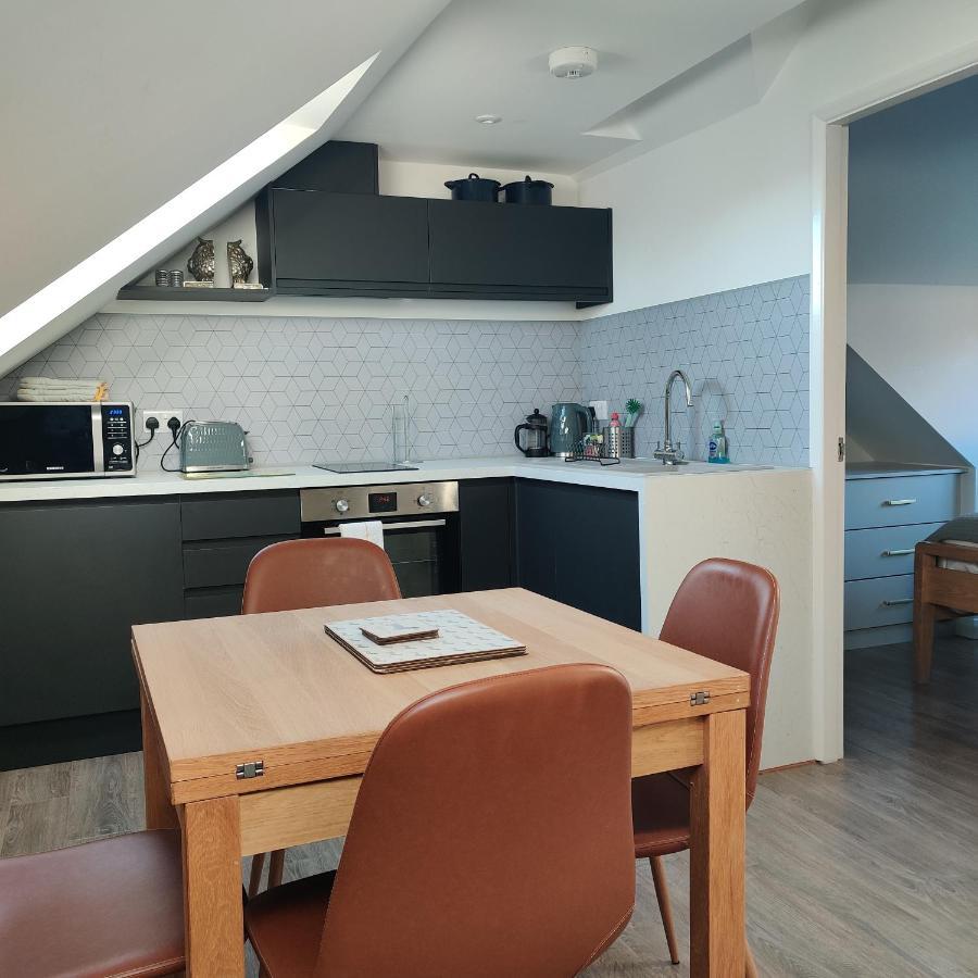 Delightful & Picturesque Modern Detached Apartment, Next To Chester Zoo, Near Park And Ride To City Centre Exterior foto