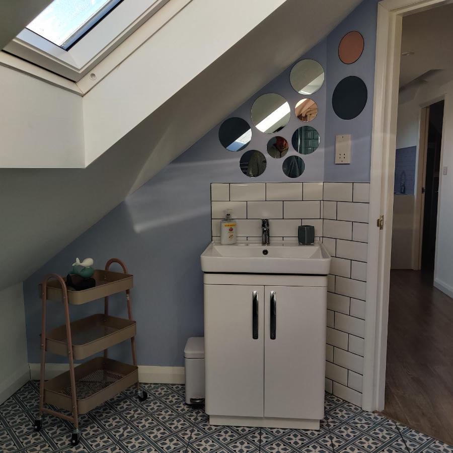 Delightful & Picturesque Modern Detached Apartment, Next To Chester Zoo, Near Park And Ride To City Centre Exterior foto