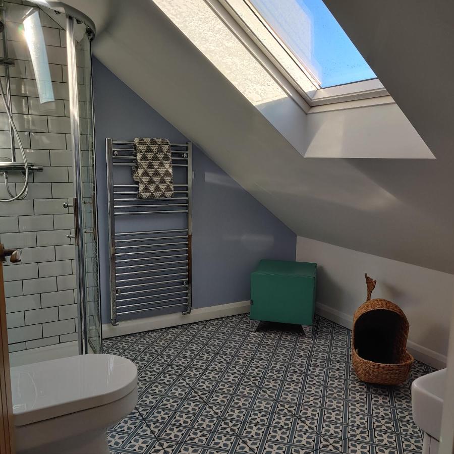 Delightful & Picturesque Modern Detached Apartment, Next To Chester Zoo, Near Park And Ride To City Centre Exterior foto